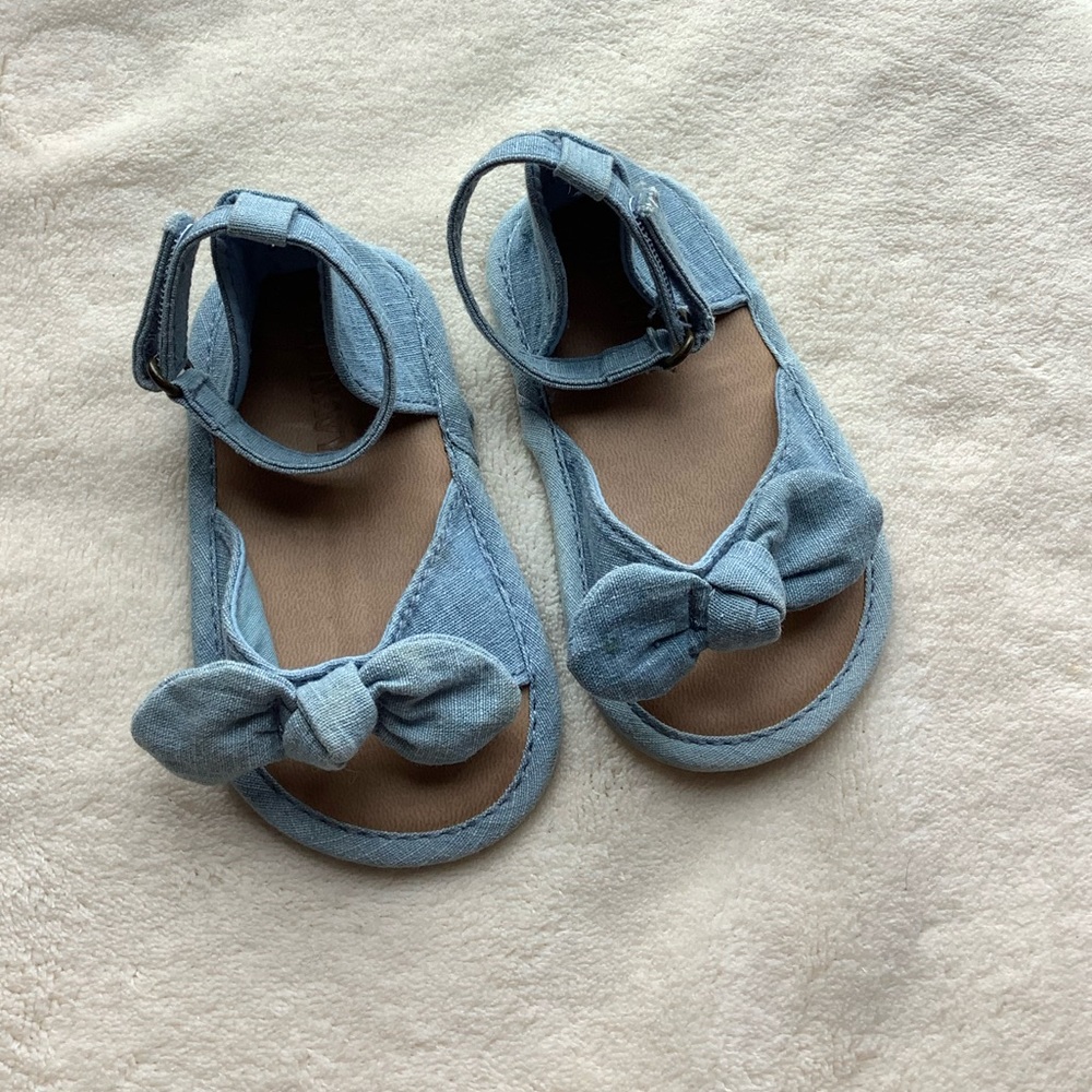 Old Navy Blue Bow Tie Sandals 6 to 12 Months 6-12M